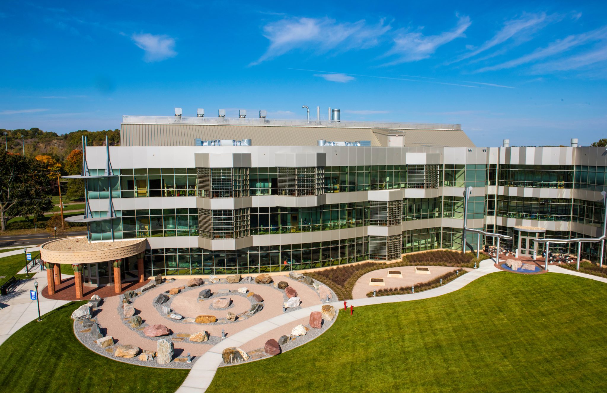 SCSU_15_ScienceBuilding-9595f-2048×1328